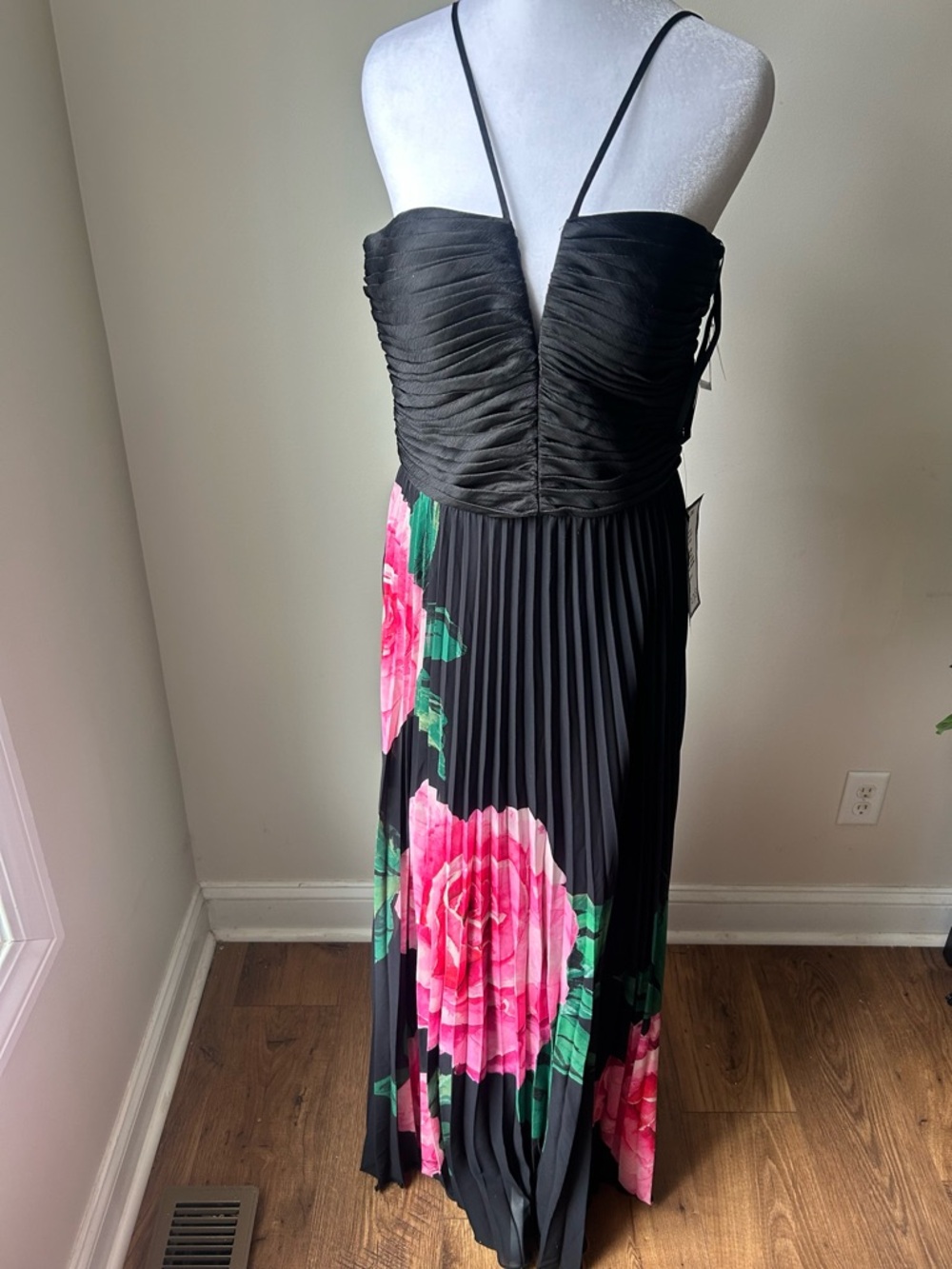 XSCAPE size 10 Women’s Floral-Print Pleated Halter Gown